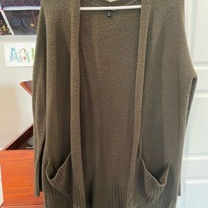 Green long cardigan.